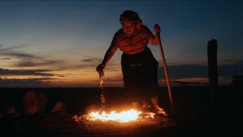 Image from the film Abuela agua